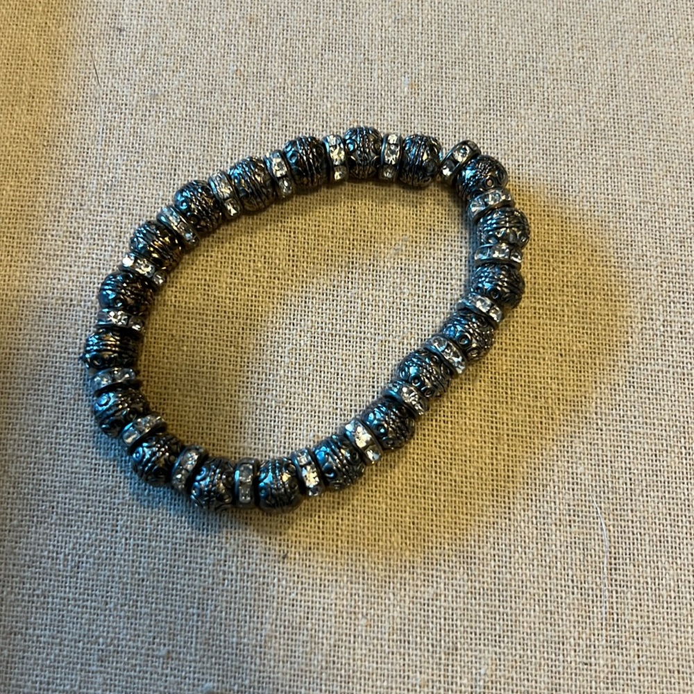 Adjustable bracelet